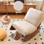 Chaise berçante confortable avec revêtement de haute qualité, structure en bois massif, parfaite pour les décors multiples et la détente-131402143