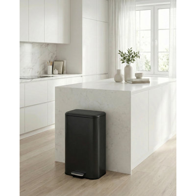 Poubelle à pédale en acier inoxydable noir - 30 L / 8 gallons, couvercle à fermeture en douceur, seau intérieur amovible, pédale mains libres, résistant aux empreintes digitales, bac de cuisine et de bureau d'intérieur, 35 x 29 x 61,5 cm, quantité par planche: 36