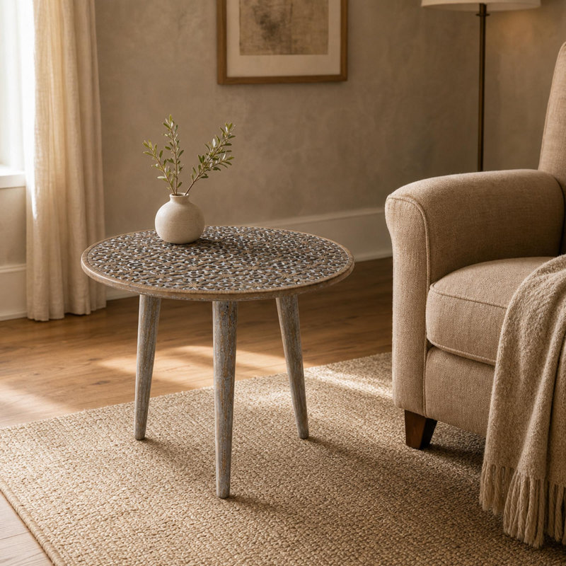 Table d'appoint ronde fabriquée à la main en bois de manguier avec plateau floral sculpté