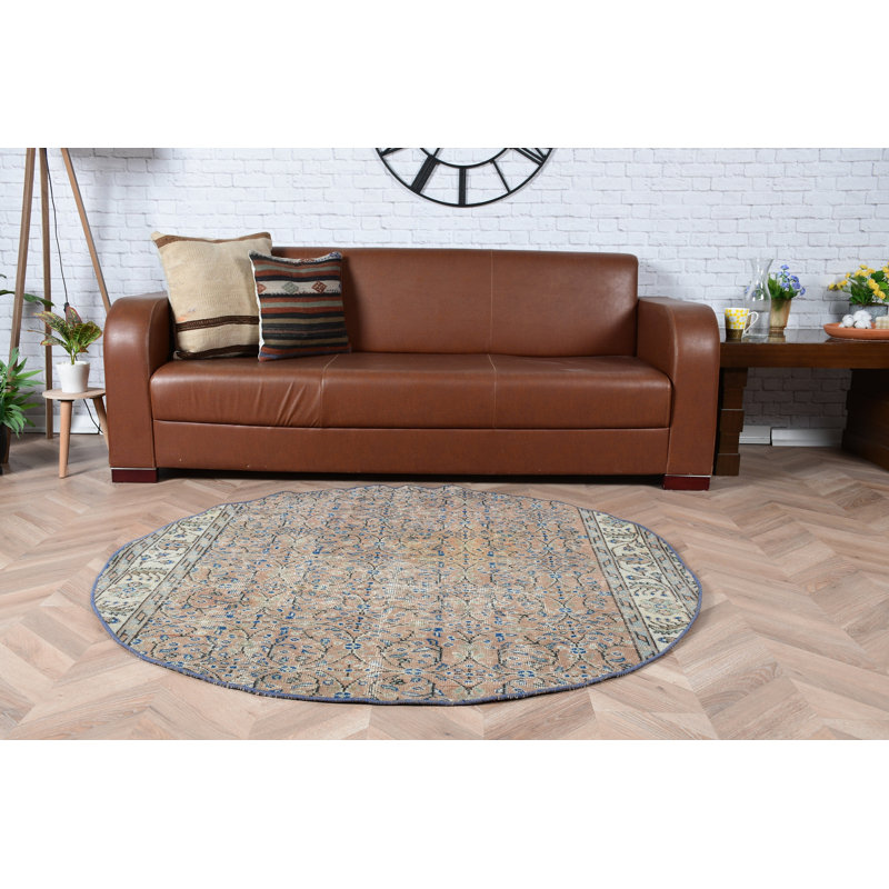 Tapis rond turc vintage dans une riche teinte brune, idéal pour les cuisines et un cadeau parfait pour lui