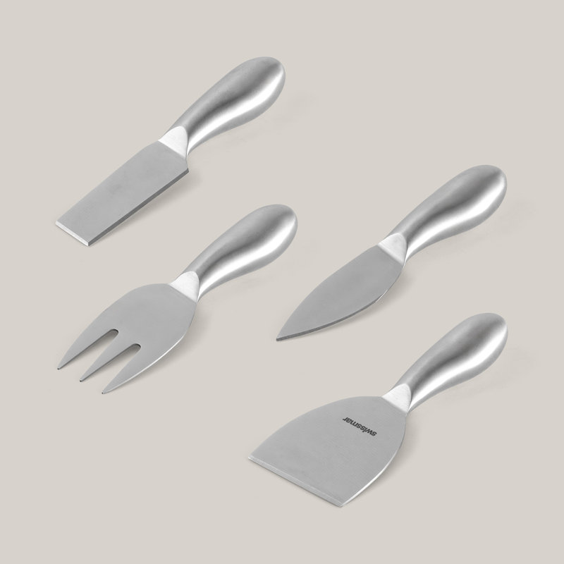 Cet ensemble combine un savoir-faire de qualité avec un charme moderne, prouvant que les grandes choses viennent vraiment dans les petites tailles.