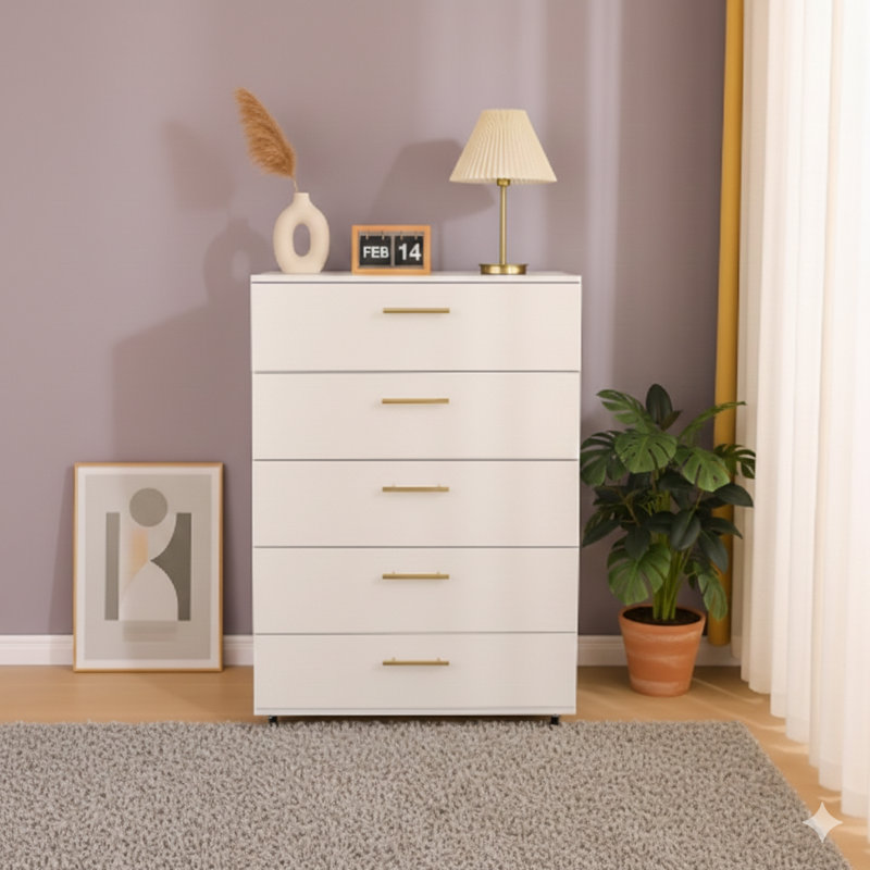 Commode blanche à cinq tiroirs avec poignées - armoire de rangement moderne.