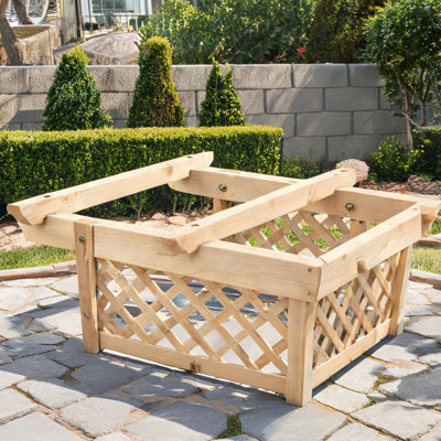 Terrasse couverte en sapin naturel, 113 cm (44,5 po), avec détails en bois massif et finition naturelle.