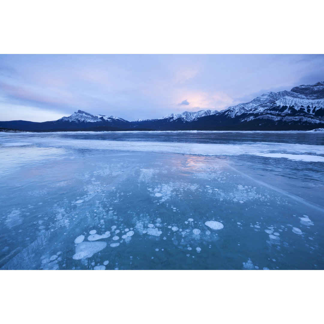 Abraham Lake Alberta Kanada von Mysticenergy - Kunstdrucke auf Leinwand ohne Rahmen