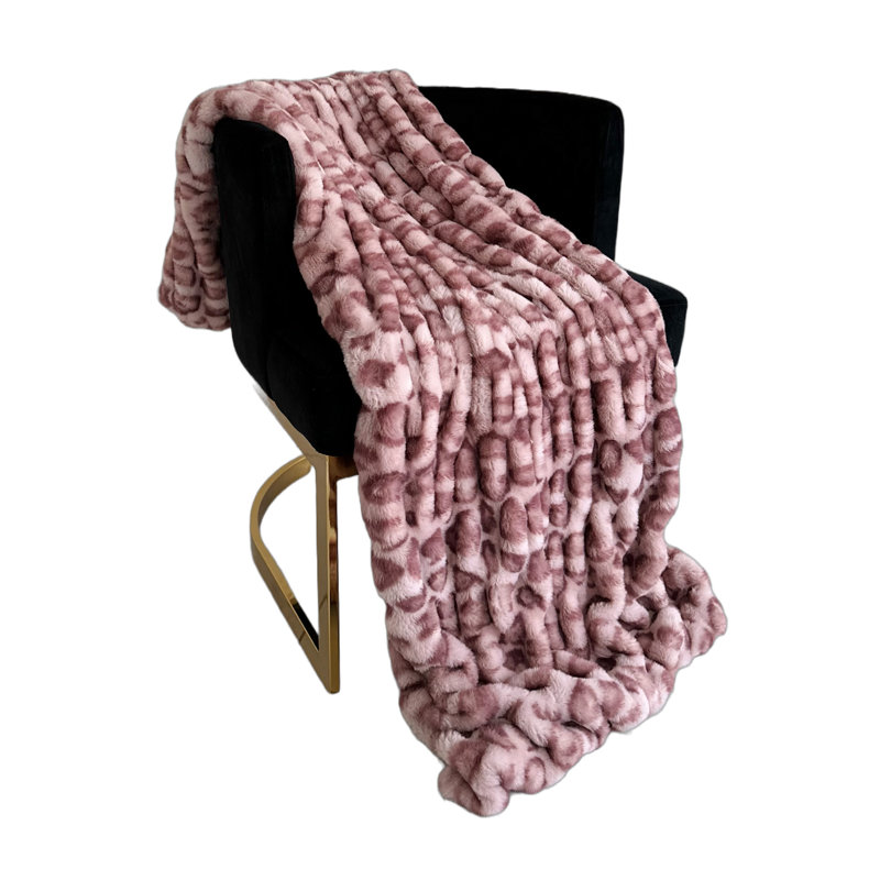 Couverture en fausse fourrure, L 102 po x L 116 po, Rose