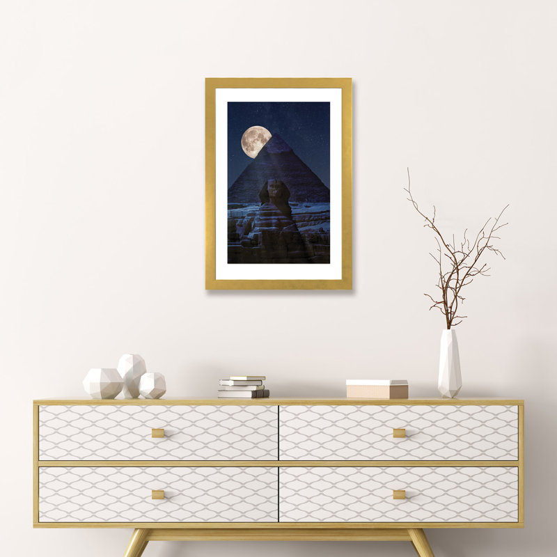 «The Dark Side Of The Pyramid» - reproduction imprimée, H 24 po x l 16 po x P 1 po, Papier beaux-arts encadré doré
