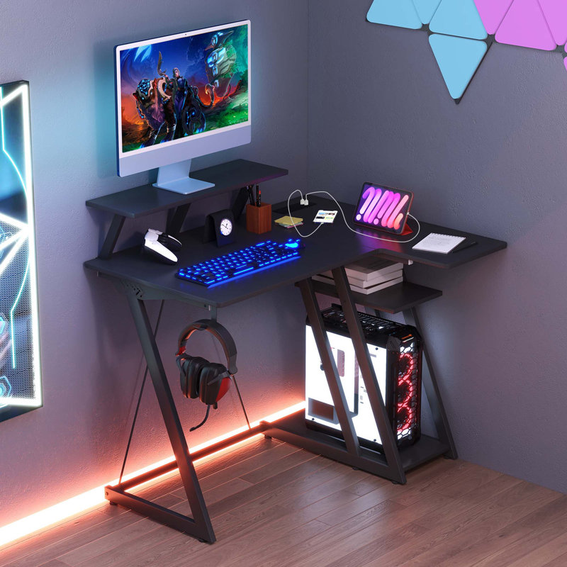 Bureau de jeu en forme de L avec prises et ports USB Winston Porter, Noir