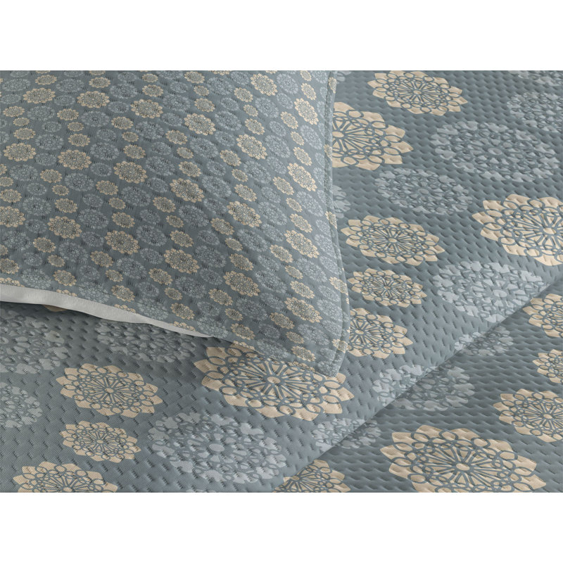 Floral Coverlet, King Bedspread + 2 Shams