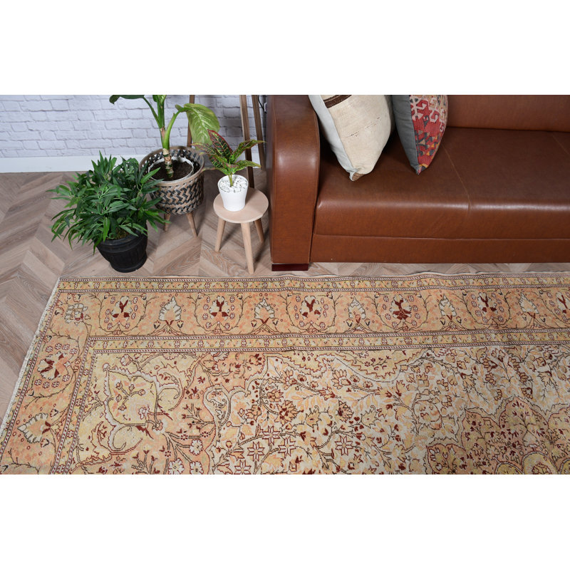 Tapis beige antique en laine turque à motif floral pour les espaces de salon surdimensionnés