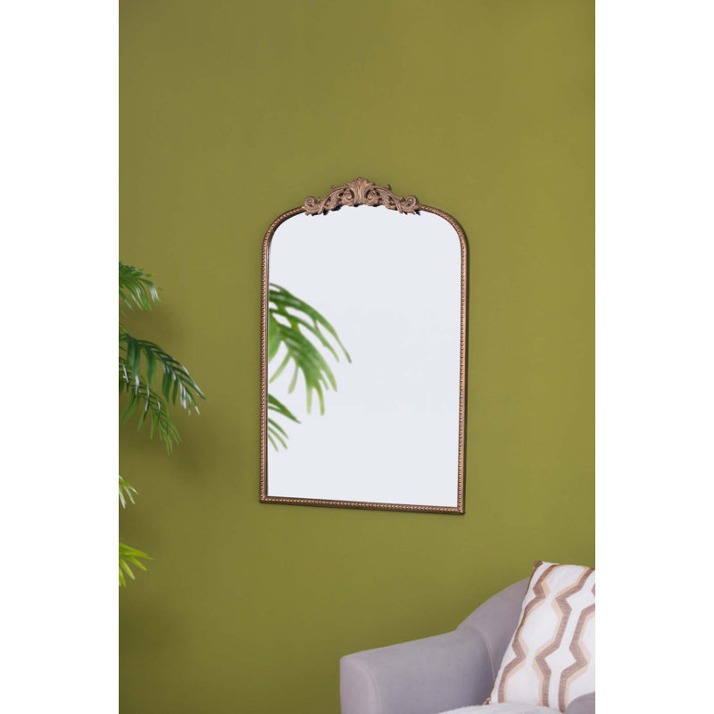 Miroir de conception classique avec cadre d'inspiration baroque, Doré, 36 po x 24 po