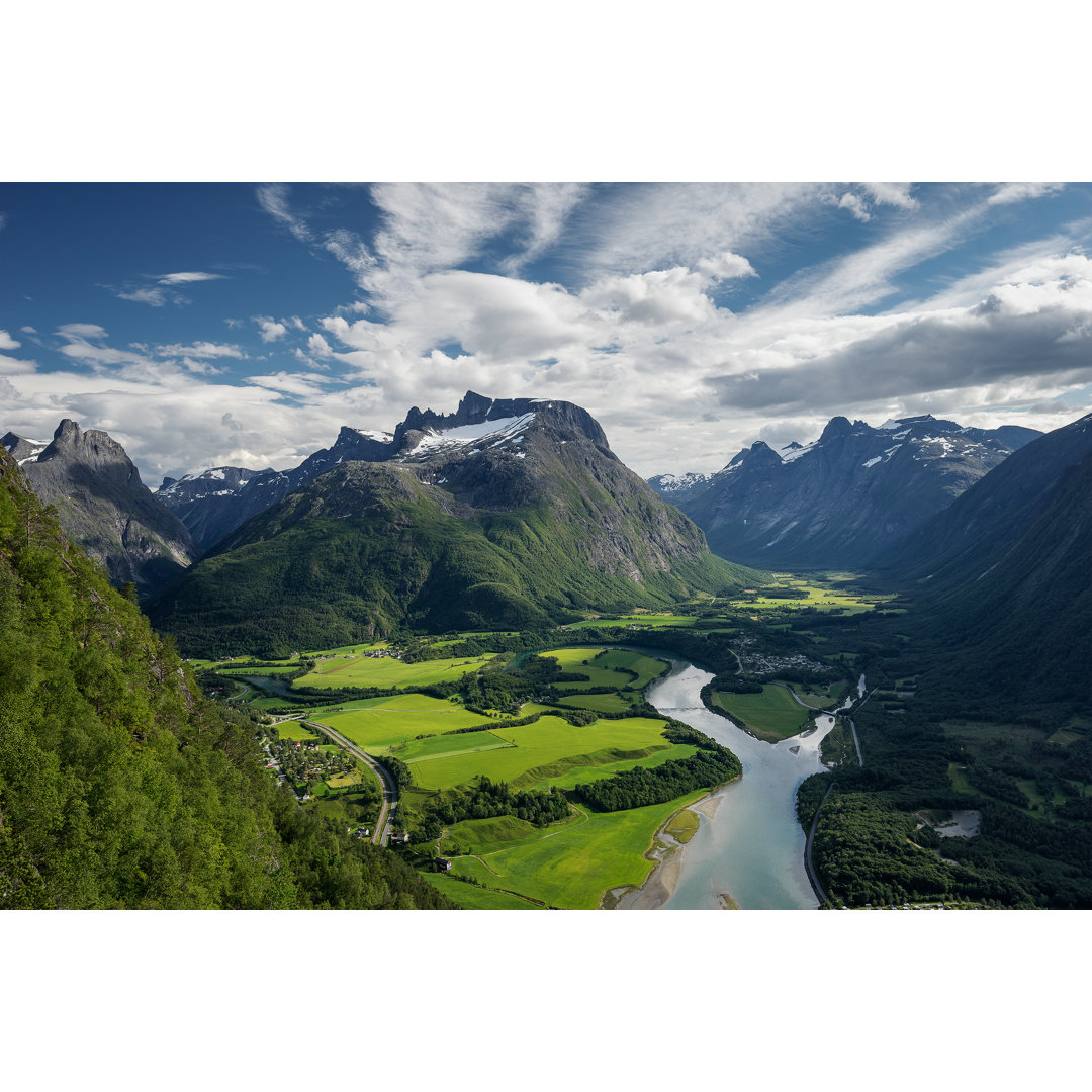 Schönes Ã...ndalsnes, Norwegen von MatsBehring - Foto auf Leinwand