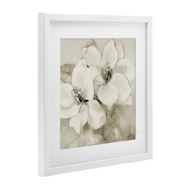 «Subtle Beige Magnolias», reproduction sous verre encadrée, design par Lanie Loreth, H 16 po x l 16 po, Cadre blanc côtier