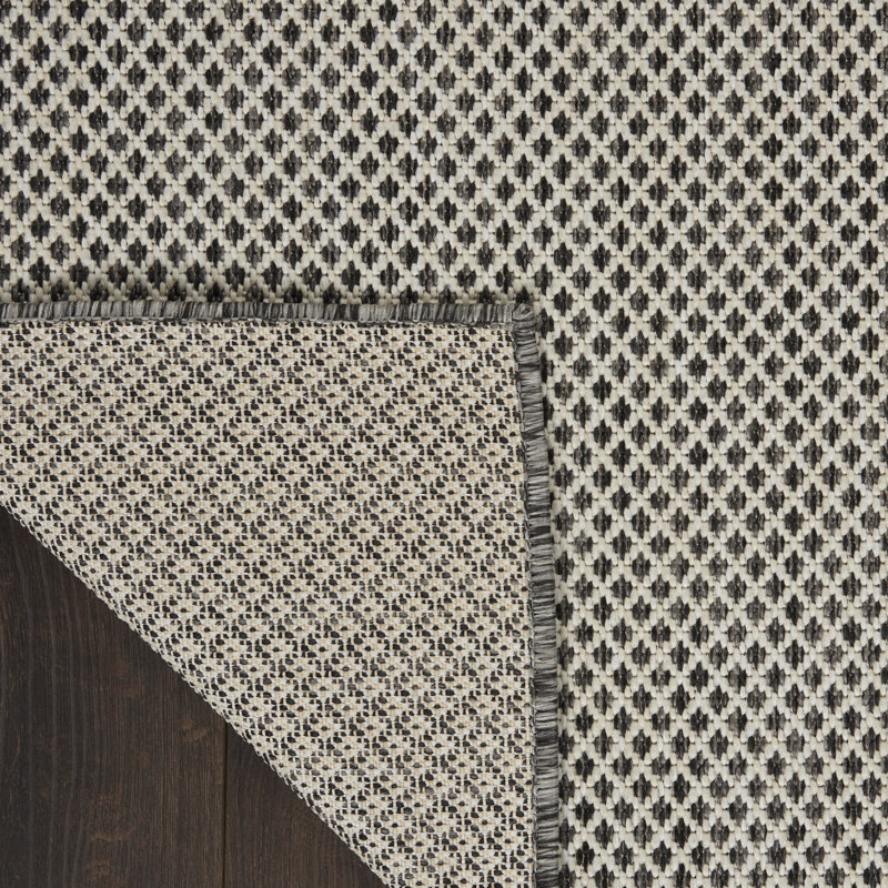 Meredeth Geometric Rug, Rectangle 5' x 7'