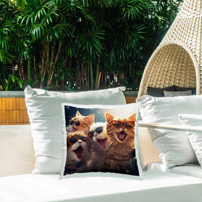 Coussin d'extérieur imprimé Happy Meowing Cats par Jim Baldwin