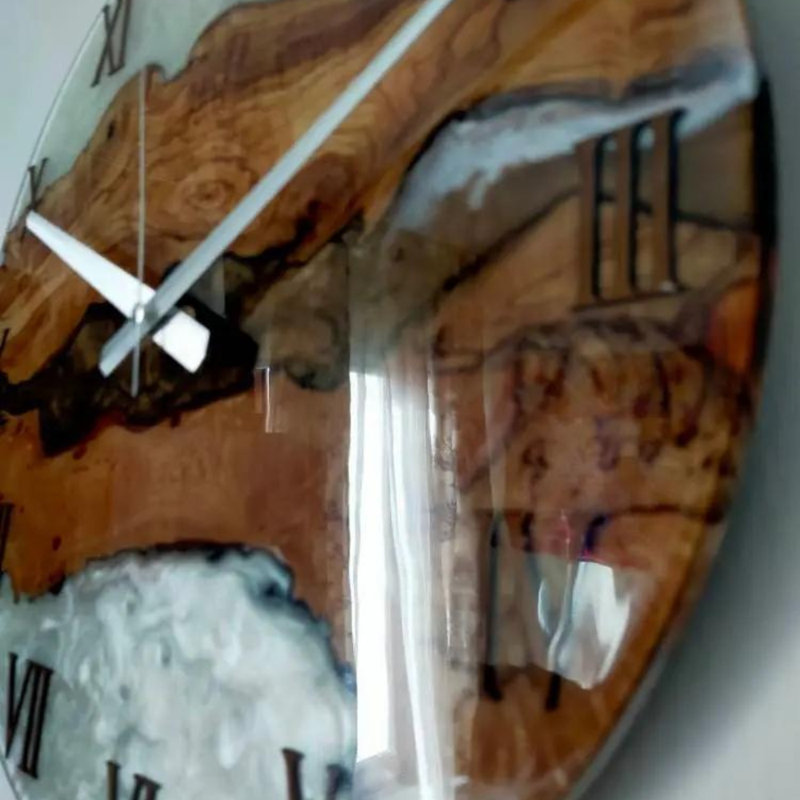 Horloge murale en bois, H 36 po x l 36 po x P 2 po