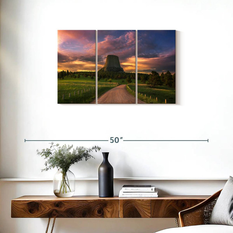 Sebbie Devils Tower USA, 20" H x 33" W