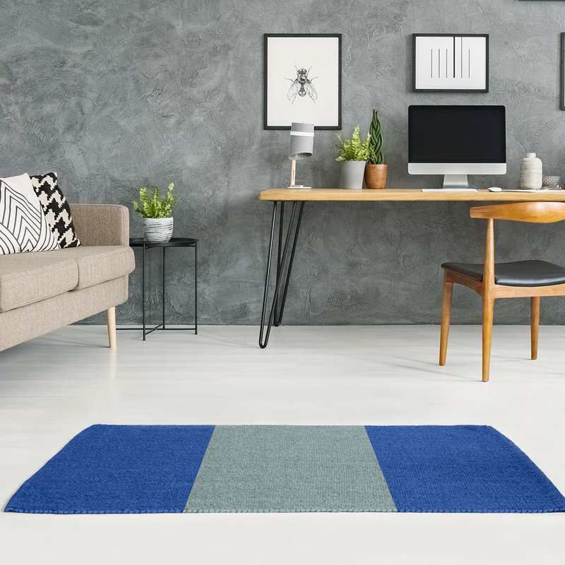 Tapis à rayures en poly-bleu, Rectangle 5 pi x 7 pi