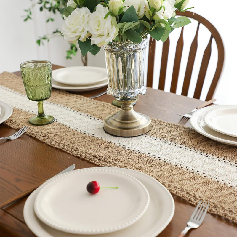 Chemin de table Boho Macrame, L 72 po x l 12 po, White Centre/Brown