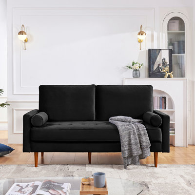 Le canapé en velours 3 places, de conception très résistante et confortable, est livré avec 2 coussins et convient à une variété d'espaces intérieurs