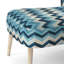 Gris, blanc, motif géométrique neutre à chevrons - Chaise d'appoint rembourrée moderne, chaise d'appoint à motif de chevrons-1546565185