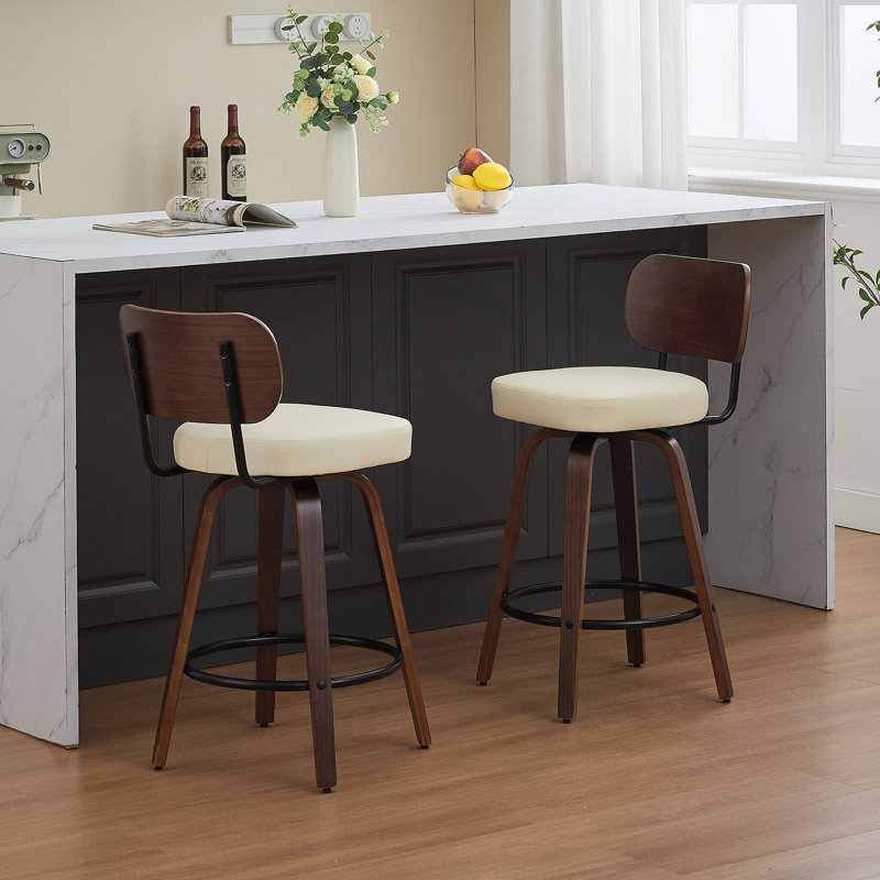 Ensemble de deux tabourets de bar pivotants rembourrés avec dossier en noyer et pieds en bois cintré, idéal pour les comptoirs de cuisine et divers espaces