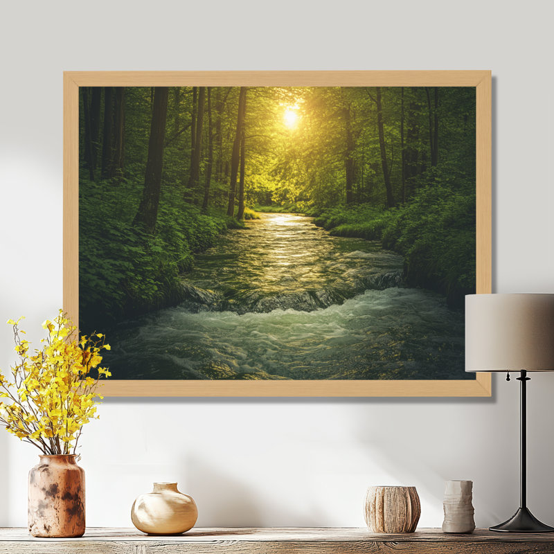Lever du soleil vert émeraude, rivière sinueuse en forêt I - Tableau encadré, H 24 po x l 32 po, Natural Picture Framed