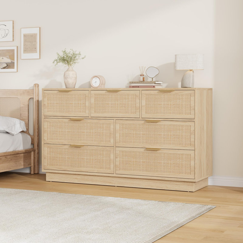 🌾 Commode à 7 tiroirs et meuble télé en rotin naturel - Armoire de rangement en bois clair avec pieds robustes et poignées en métal - Assemblage facile, parfait pour la chambre à coucher ou le vestibule! ✨
