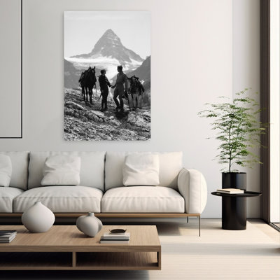Années 1920, années 1930, couple, homme, femme, silhouette, tenant main, debout, à, chevaux, dans, montagnes, mont ouest, Assiniboine, Canada, contemporain, cheval, art