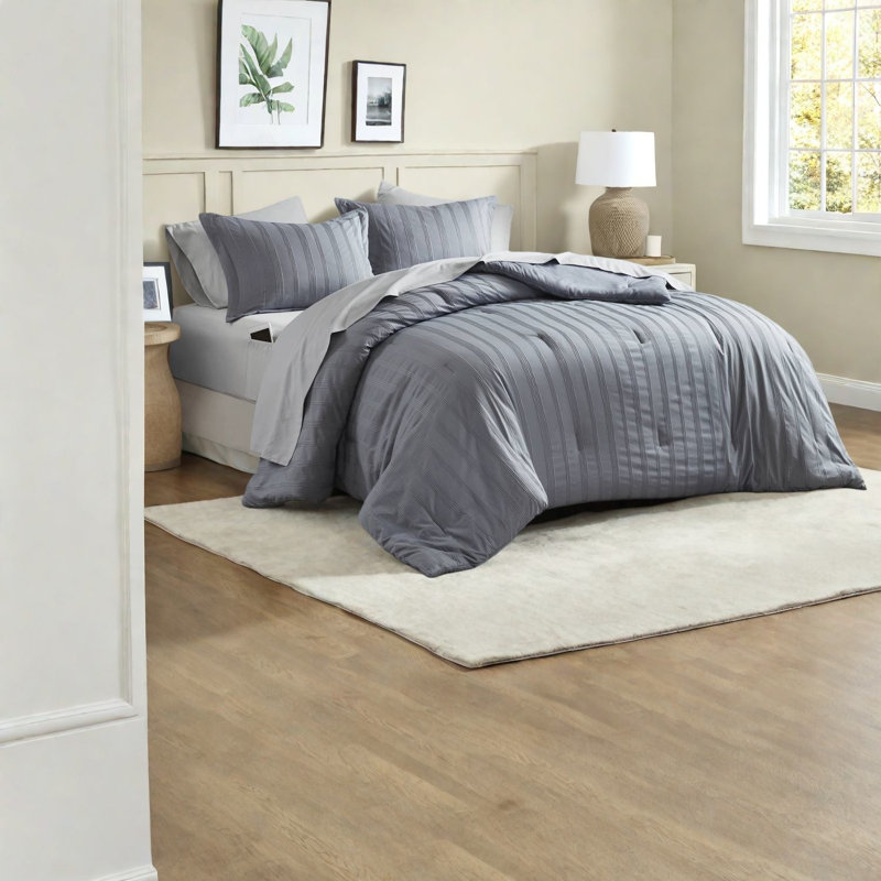 De literie pour très grand lit, polyester rayé, confort moderne pour la maison