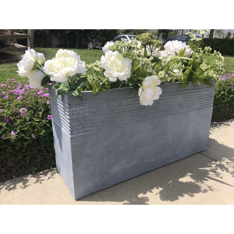 Boîte à fleurs en béton Clarkedale