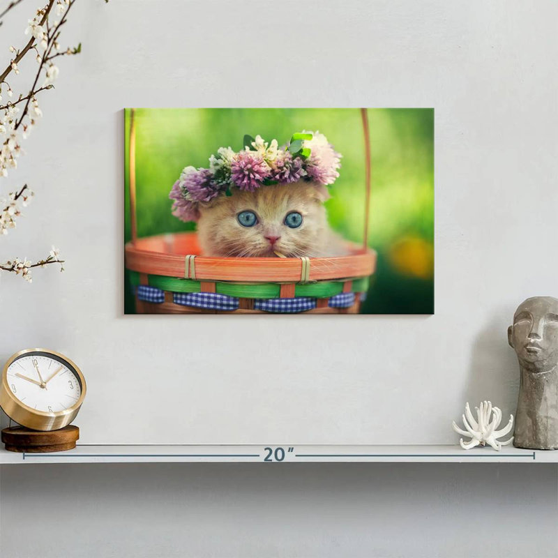 Brampt Garland Cat, 8" H x 12" W