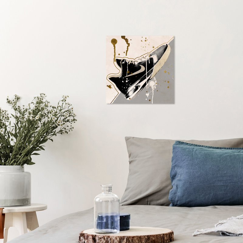 «Inverted Sneaker», impression sur toile tendue, H 12 po x l 12 po x P 0,8 po