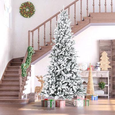 Arbre de Noël artificiel enneigé 9 pi avec 916 branches de cèdre réalistes