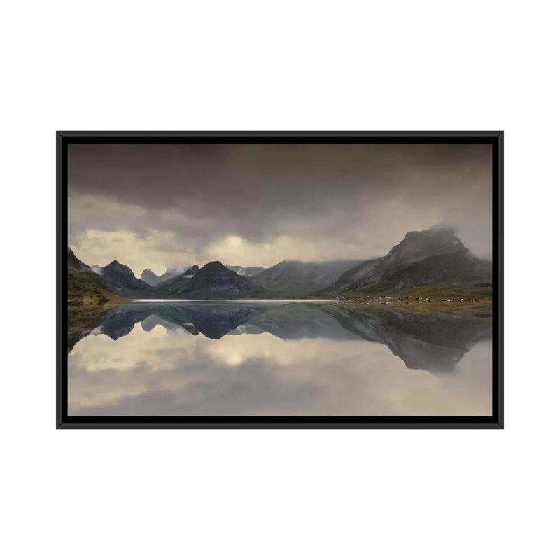 « the mirrored beauté », reproduction de photo sur toile tendue, Toile avec cadre noir, H 32 po x l 48 po x P 1,5 po