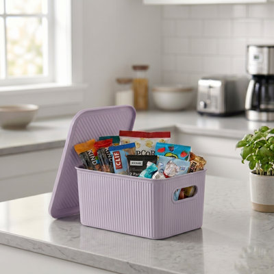 Panier en plastique nervuré