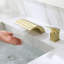 Robinet de salle de bain à poignée simple durable avec tuyau cUPC, résistant à la corrosion et facile à installer