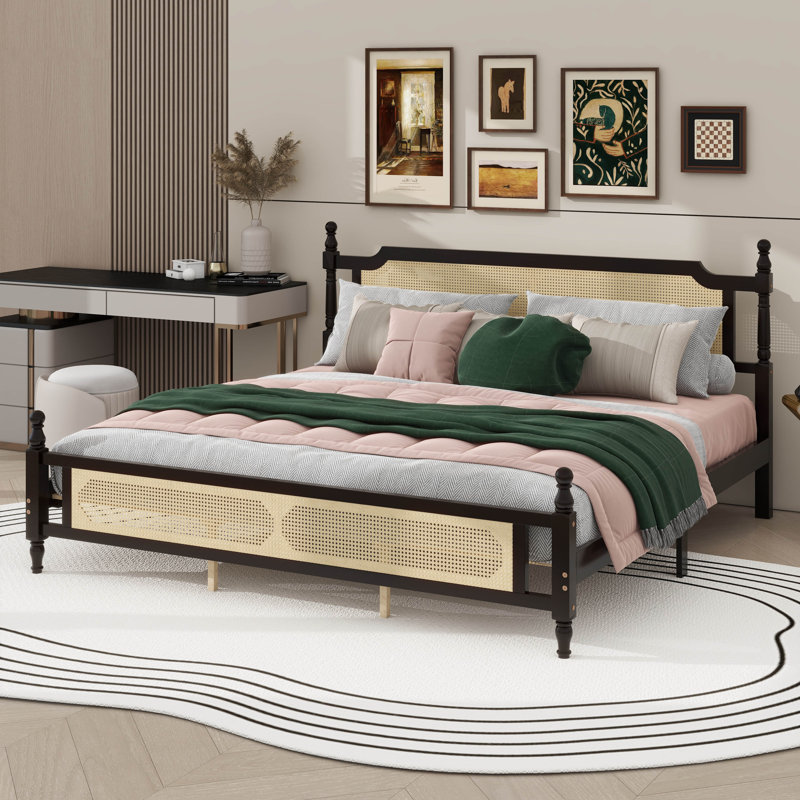 Très grande base de lit en bois ornée d'une tête en rotin tissé, Espresso