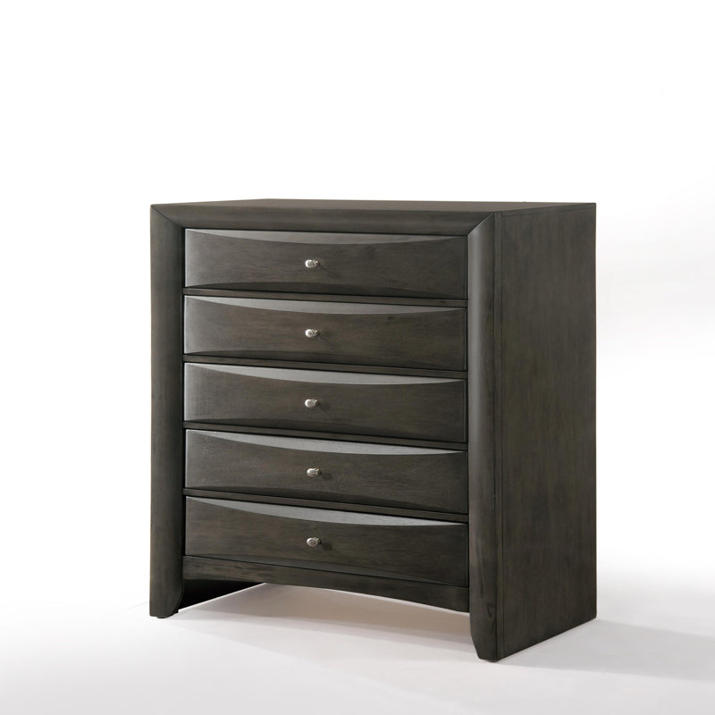 Chest, Gris