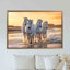 Art 3D de cheval: course de chevaux majestueux sur une scène de plage pour le salon ou le bureau