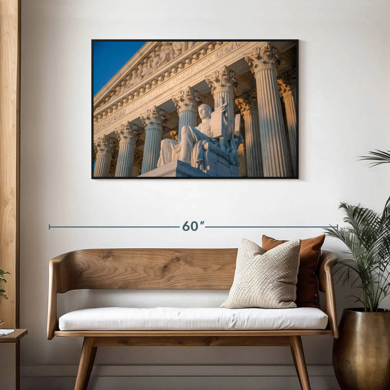 Statue de la loi, Floating Frame Black, 43 po x 29 po