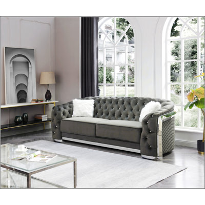 Canapé moderne exquis avec garniture chromée, lumières DEL, conception capitonnée et finition matelassée en losanges pour un salon époustouflant