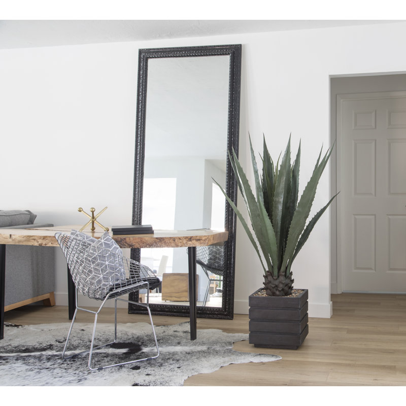 Agave artificiel dans un grand pot à carreaux beige