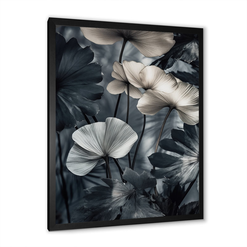 «Tropical Ginkgo Leaves I» sur toile, H 32 po x l 16 po x P 1 po, Cadre photo noir