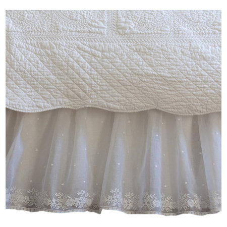 Daisy Dot Ruffled Bed Skirt, Queen, White