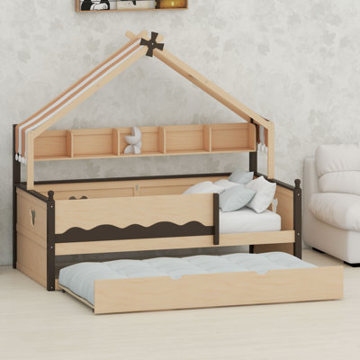 Structure de lit de jour en forme de maison avec tablettes intégrées