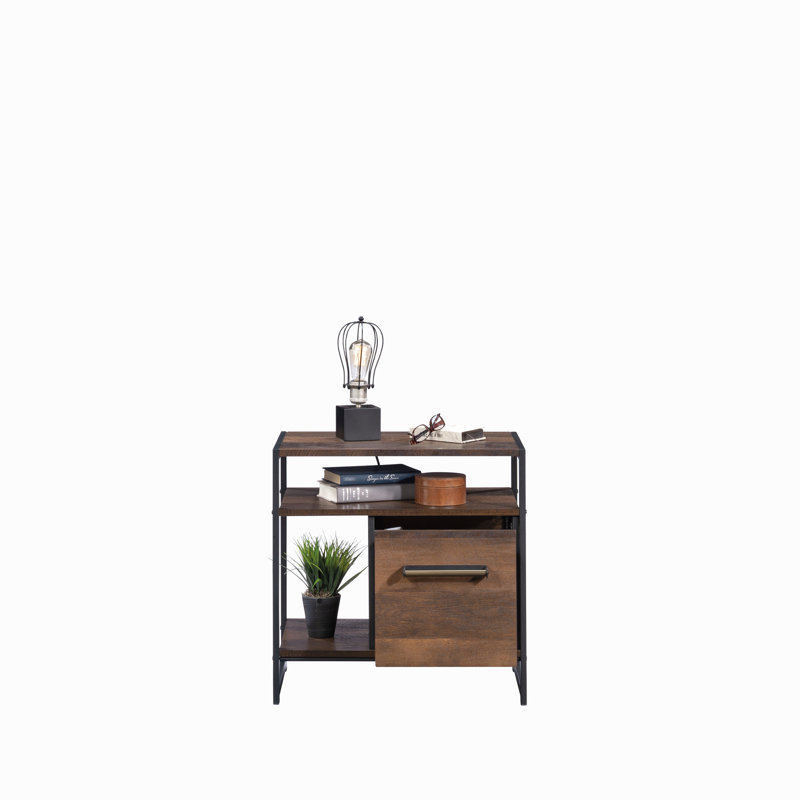 Table d'appoint, table de chevet, brun, tiroir, chambre à coucher, style industriel, glissières en métal, butées, conception compacte, finition chêne chaud, tablette inférieure ouverte, bois d'ingénierie compact,