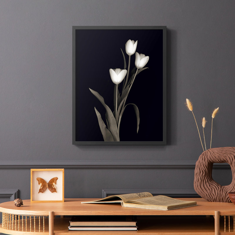 «Tulip Pose I», reproduction encadrée - bois massif, Noir, H 14 po x l 11 po