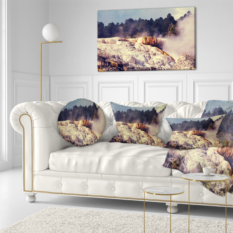 Mammoth Hot Springs View - Coussin décoratif à imprimé paysage