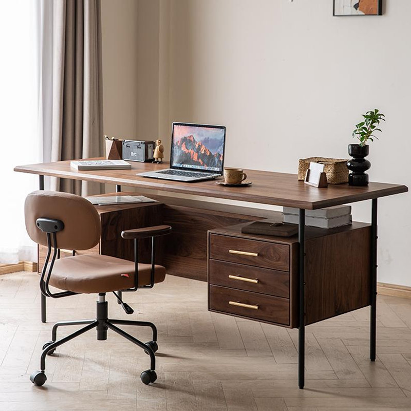 Ensemble de bureau et de chaises moyen-moyen