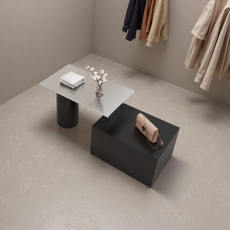 Présentoir dans le magasin de vêtements